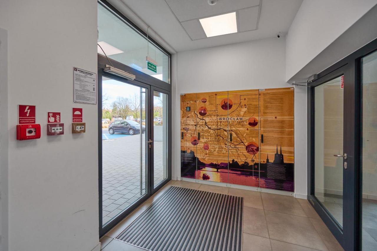 Mezzanine Studio Apartments Zarembowicza Wroclaw Airport By Renters ภายนอก รูปภาพ