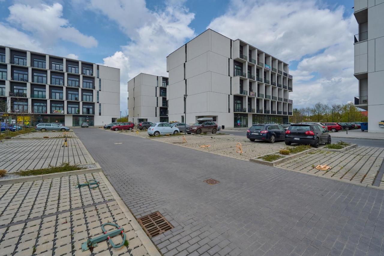 Mezzanine Studio Apartments Zarembowicza Wroclaw Airport By Renters ภายนอก รูปภาพ
