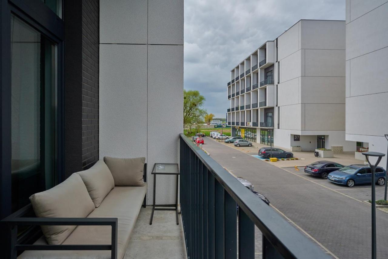 Mezzanine Studio Apartments Zarembowicza Wroclaw Airport By Renters ภายนอก รูปภาพ
